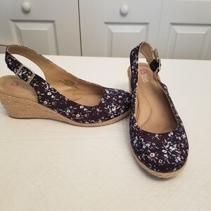 B True by Baretraps Womens Dyann Blue Floral Wedge Sandals Size 8.5M